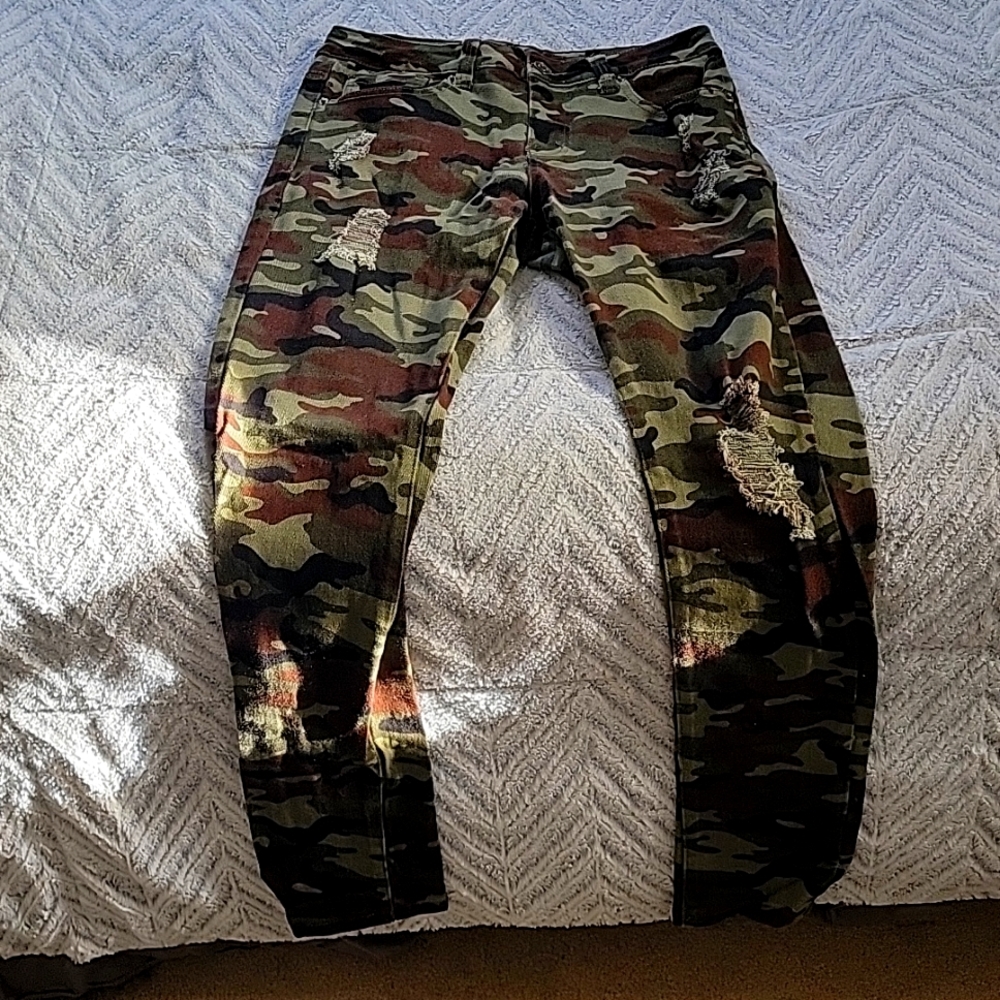 Camo pants 💚
